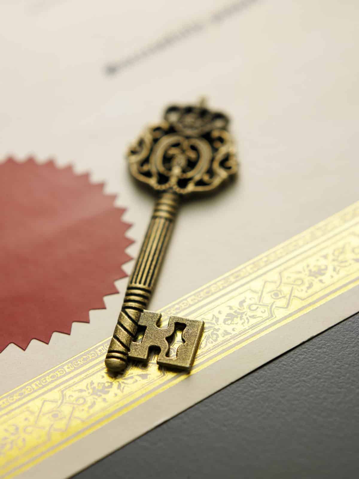 Marina Fiesta Concierge Receives Prestigious Golden Key Award Totes