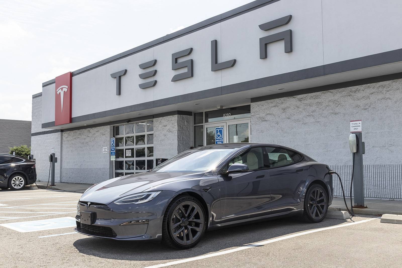 Tesla Motors Introduces Tesla Model S as Fastest Car (2)
