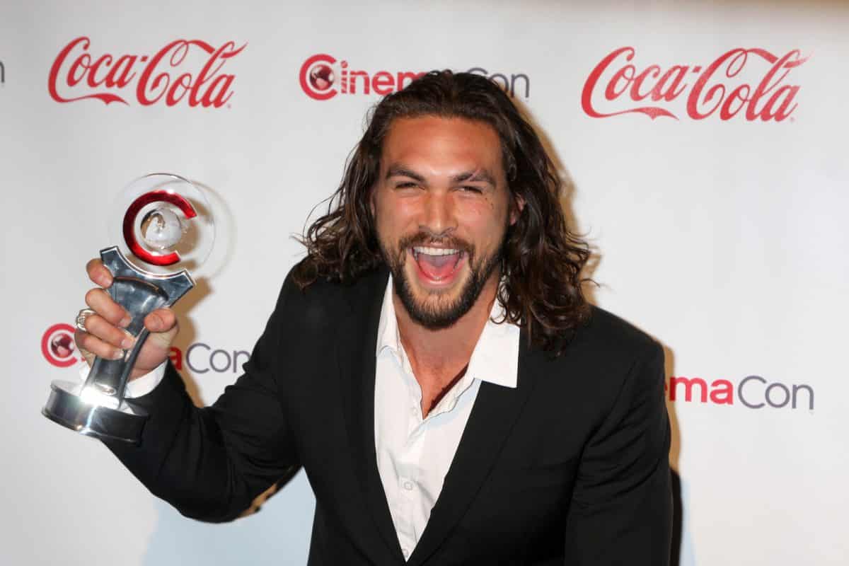 'Aquaman' Jason Momoa shaves beard for Green Effect (4)