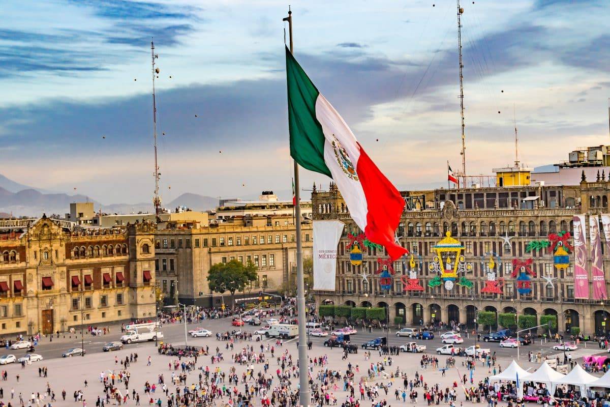 Presidential Palace Zocalo, Flag