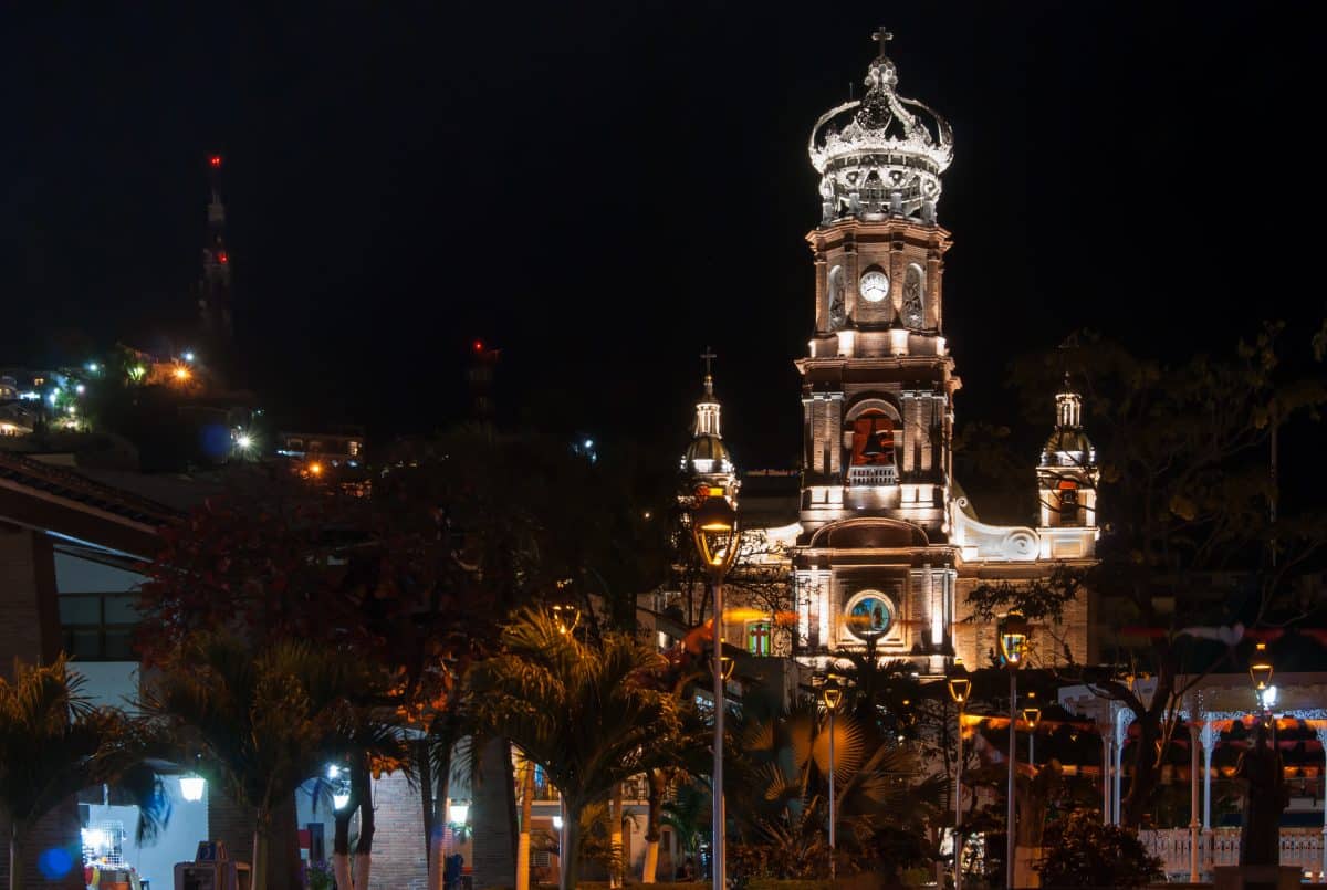 totes NewsworthyA night shot of the illuminated cathedral in Puerto Vallarta by