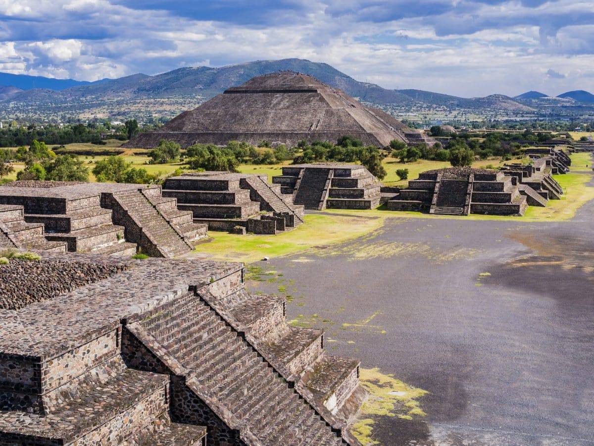 Stunning view of Teotihuacan Pyramids and Avenue of the Dead, Mexico
