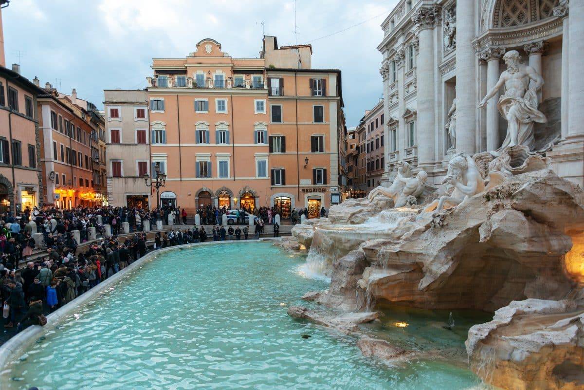Trevi Fountain, Overcrowded Travel Destinations are Not What Tourists Expect