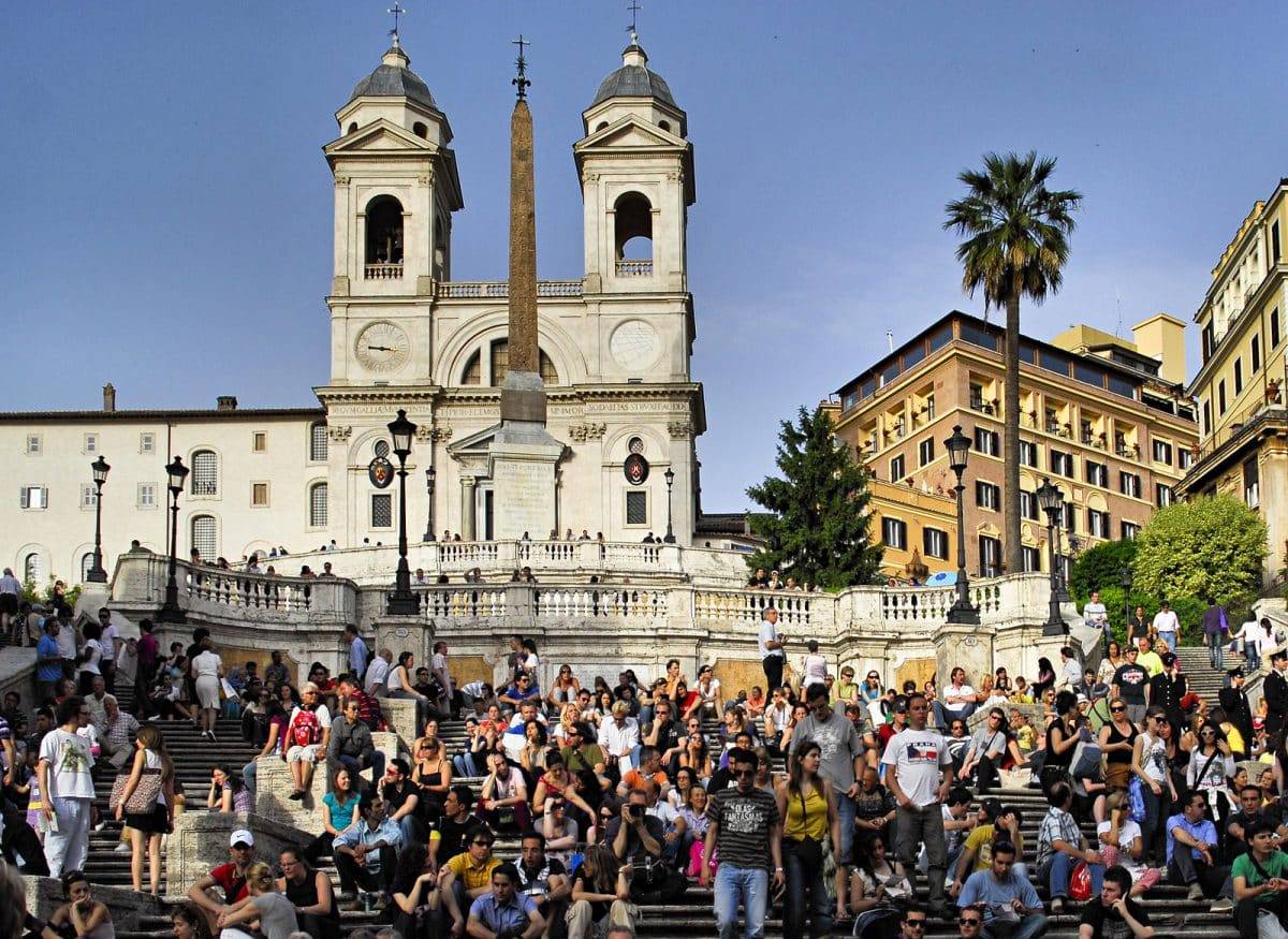 spanish steps in rome , Overcrowded Travel Destinations are Not What Tourists Expect