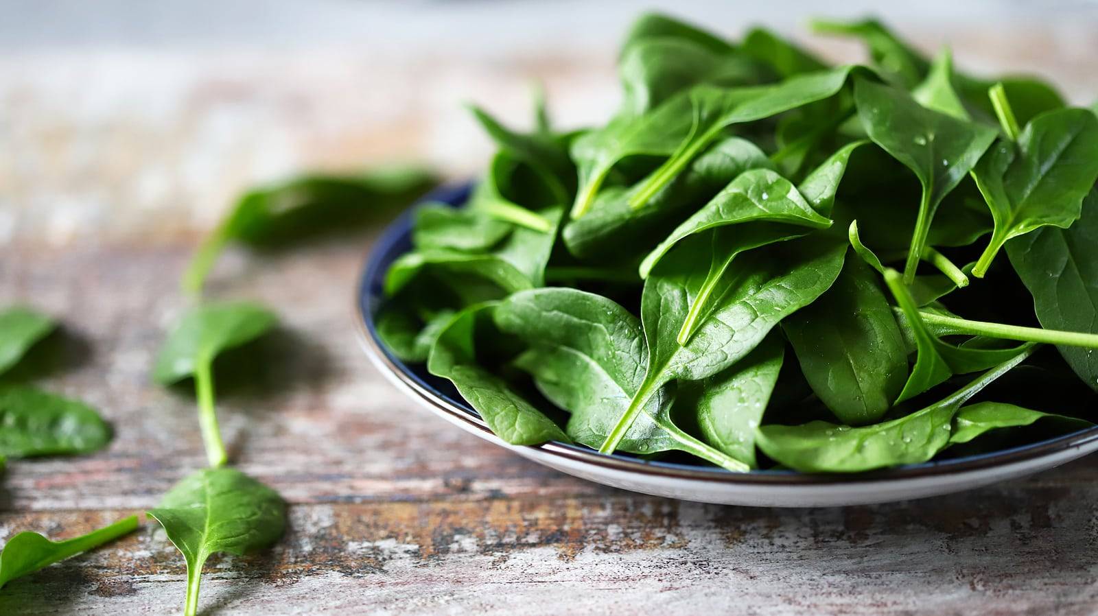 spinach - Top 7 Superfoods to Add to your Smoothie