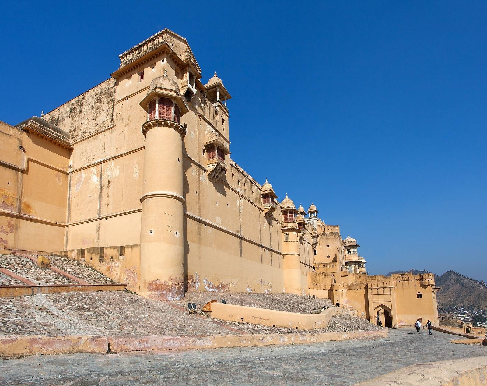 Best places to visit India Amber fort near Jaipur city