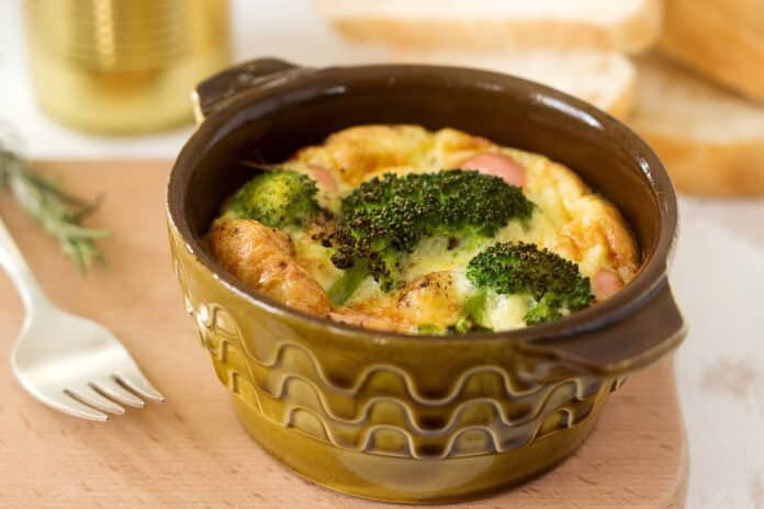Baked scrambled eggs with broccoli