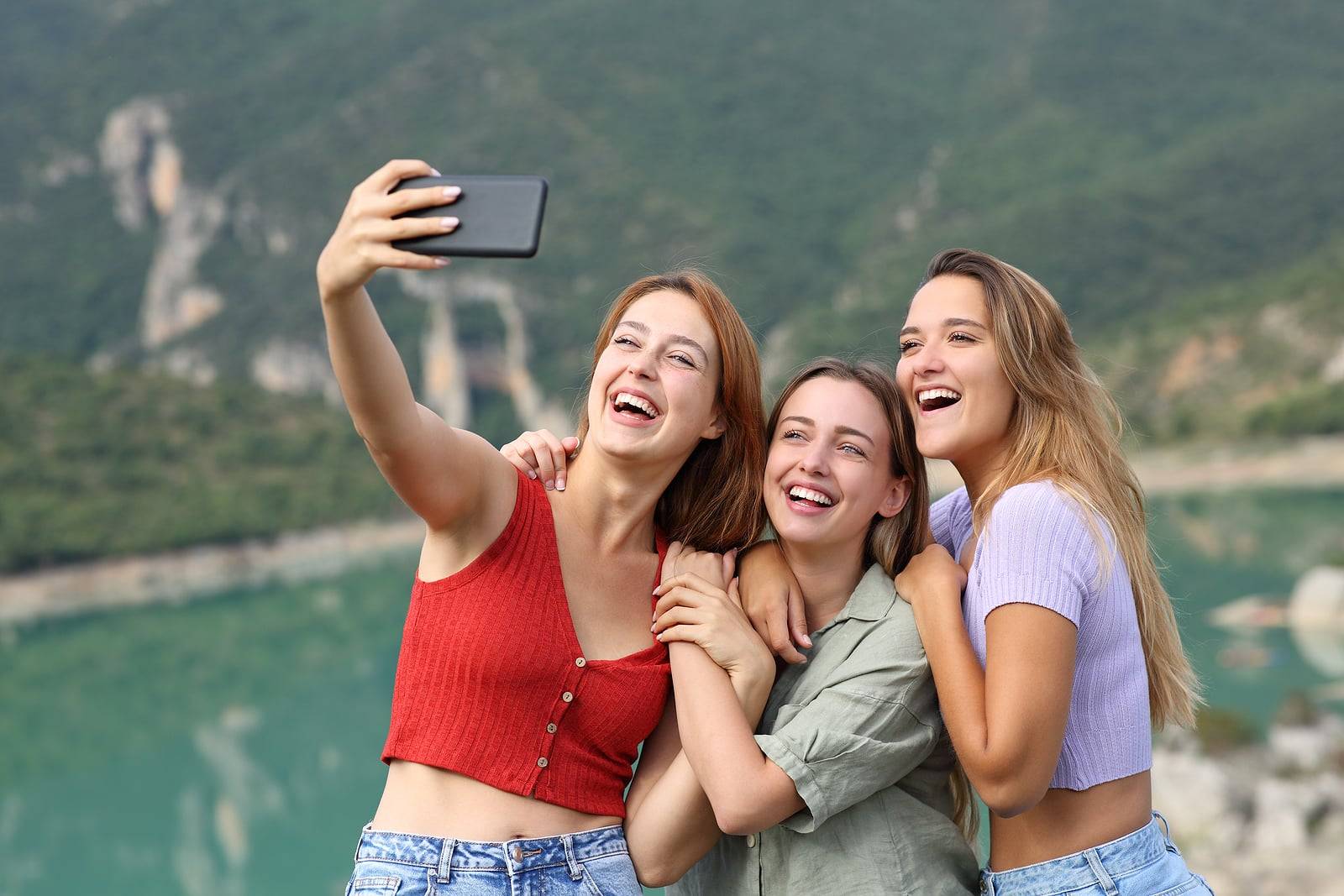 Number of Deaths by Selfie Is Rising at Alarming Rates 1