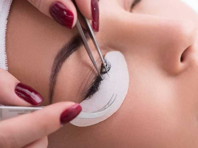 Essential Tools You Will Need To Work as a Lash Artist