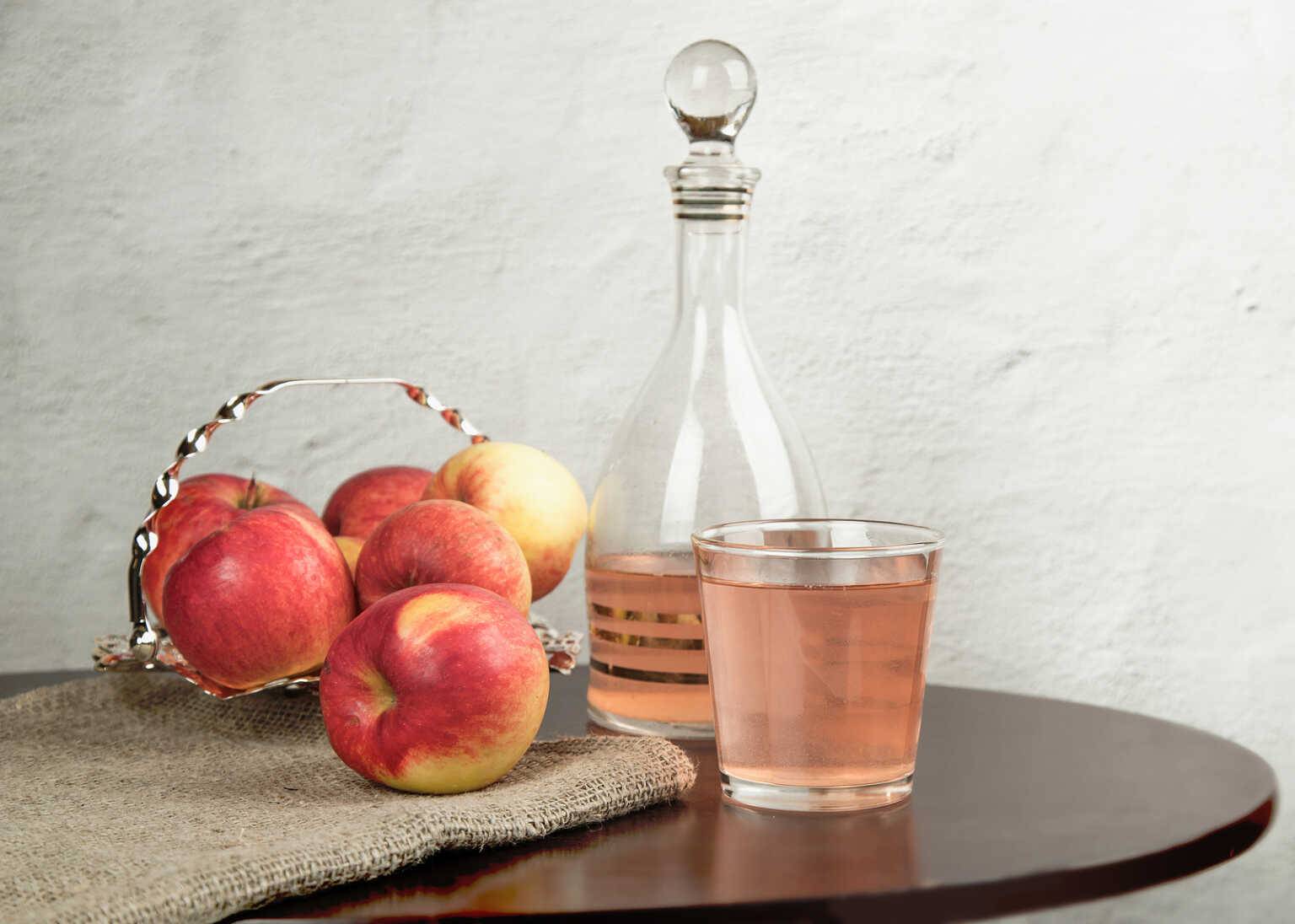 How to Get Rid of Fruit Flies Using White Vinegar